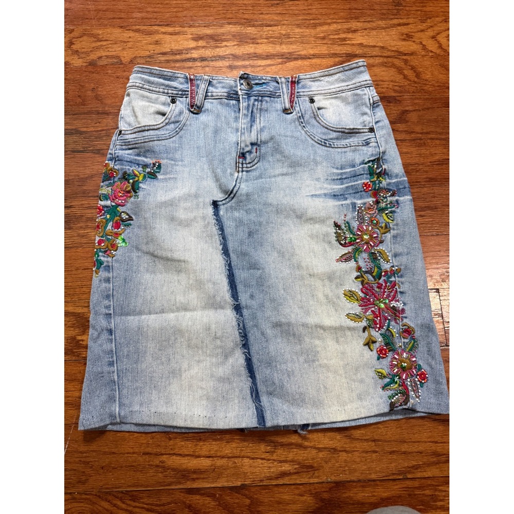 Y2K Baileys Point Embroidered Beaded Denim Mini Skirt Light Wash Floral Size 7